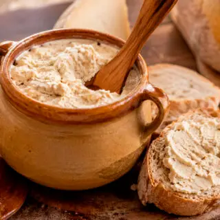 Crema de tupí amb patates al caliu i pa torrat