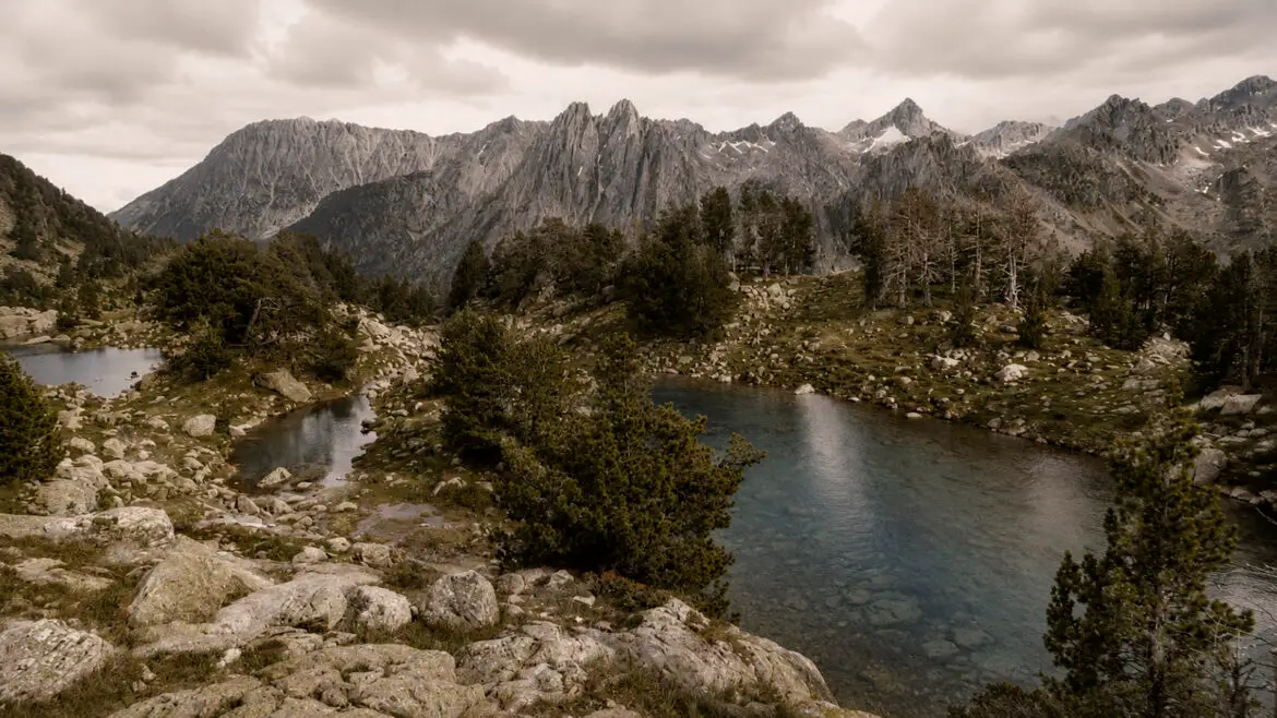 Estanys d’alta muntanya i relleu glacial al Parc Nacional d’Aigüestortes i Estany de Sant Maurici.