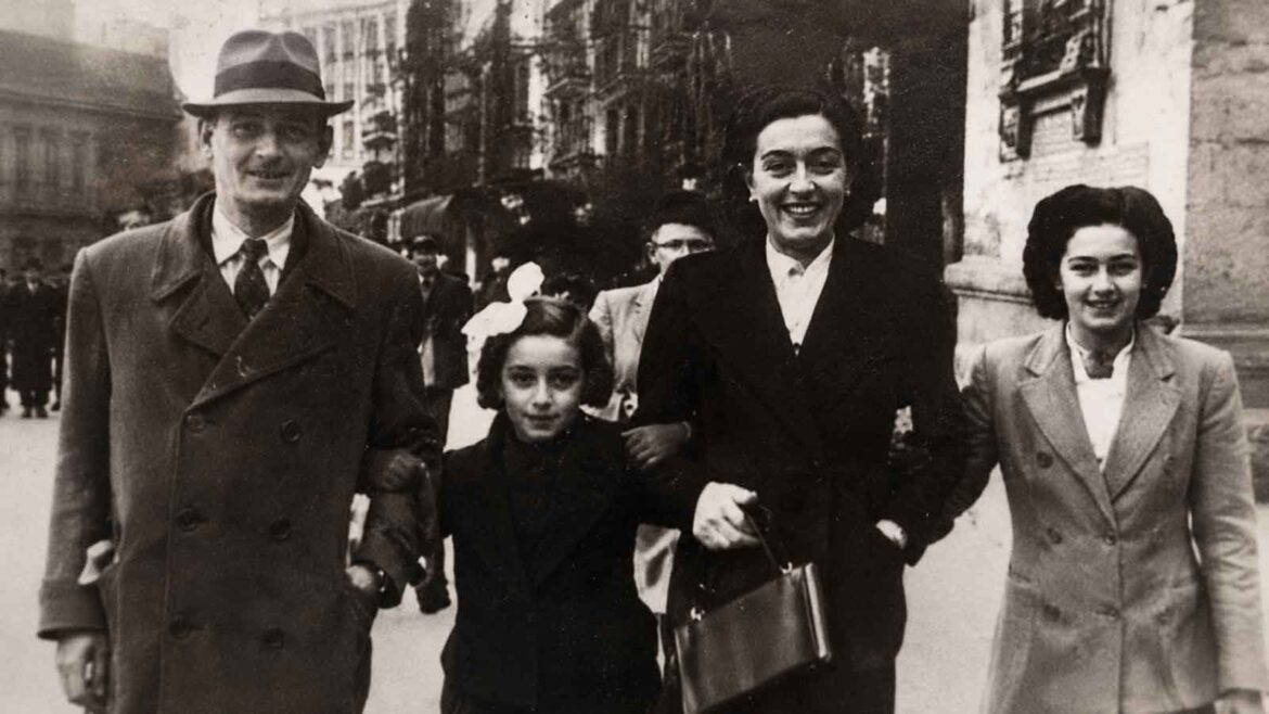Família Weening, refugiats jueus neerlandesos que van fugir de la França ocupada durant la Segona Guerra Mundial. A la imatge apareixen Salomon i Bloome Weening amb les seves filles, Helene i Lizzy.